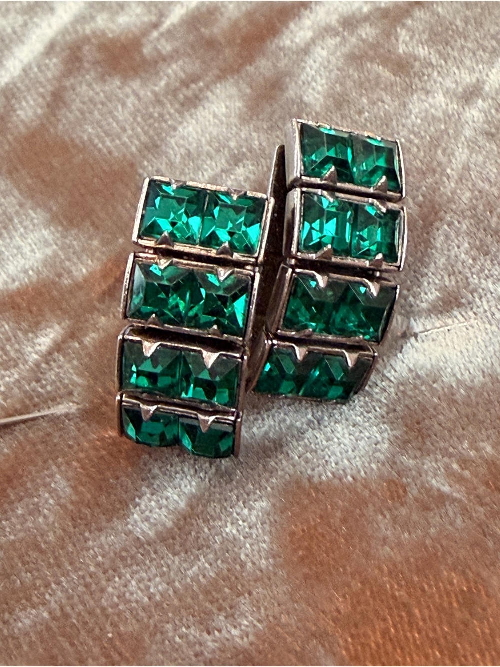 Vintage Emerald Green Rhinestone Geometric Earrings – Screw Back #750